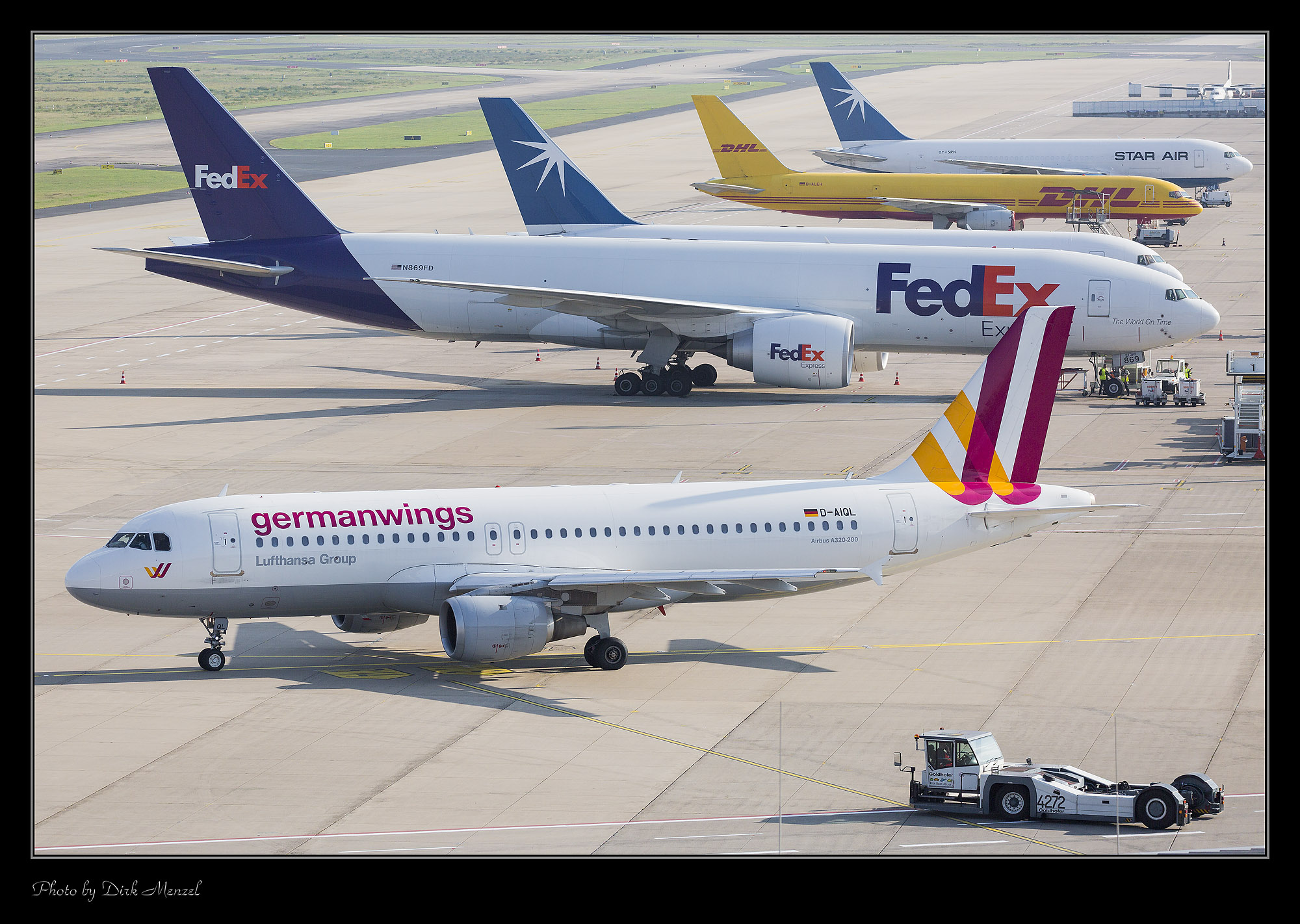 Airbus A320-200 & Boeing 777-F