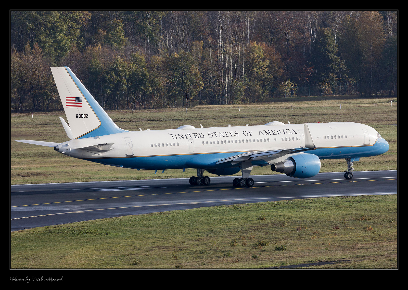 Boeing C-32A (757-200)
